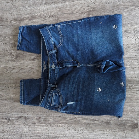 Maurices High Rise Skinny Jeans with Rhinestone Flowers - Size L - Picture 5 of 8